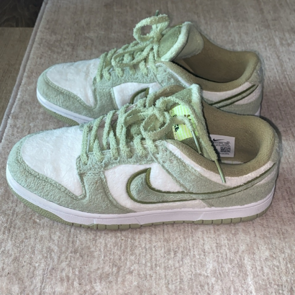 Nike Dunk Low SE
Fleece Pack Honeydew 🍈